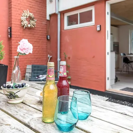 2 Bedroom Beautiful In Apartment *