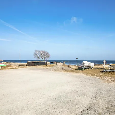 2 Bedroom Beautiful In Apartment *